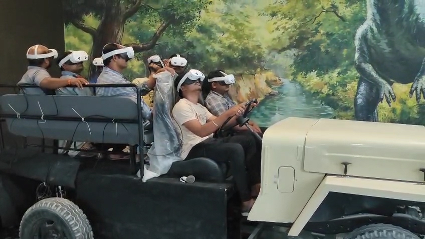 VR Jurassic Safari