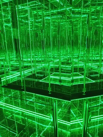 Mirror Maze: A Masterpiece of Illusion and Adventure